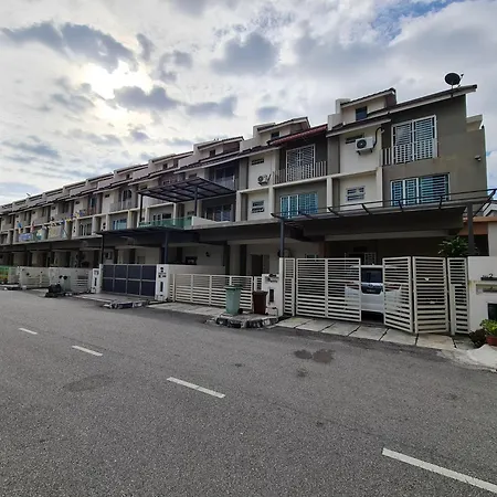 3Storey House 13Pax Family Suite